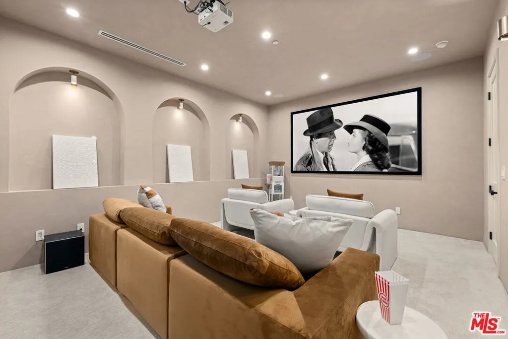 11746 La Maida Street, Valley Village, California 91607 home-pic-10